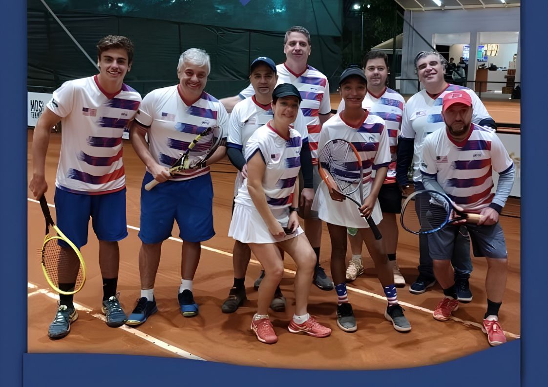Maria Clara com a equipe campeã da Copa Davis